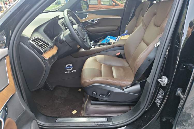 Used Volvo XC90 2025 B5 SmartDrive Luxury Edition 5 Seats Left Front Seat