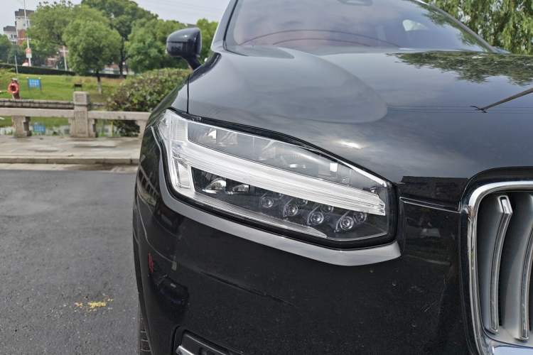 Used Volvo XC90 2025 B5 SmartDrive Luxury Edition 5 Seats Right Front Headlight