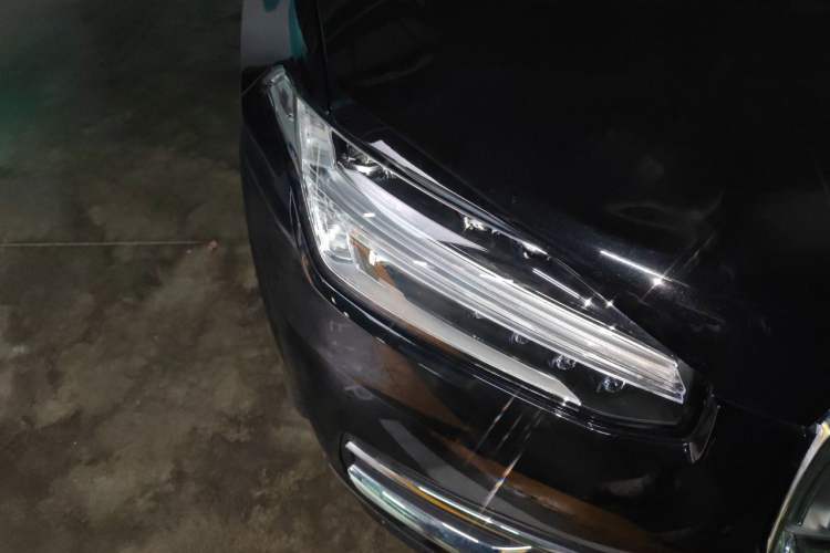 Used Volvo XC90 2025 B5 SmartDrive Luxury Edition 5 Seats Right Front Headlight