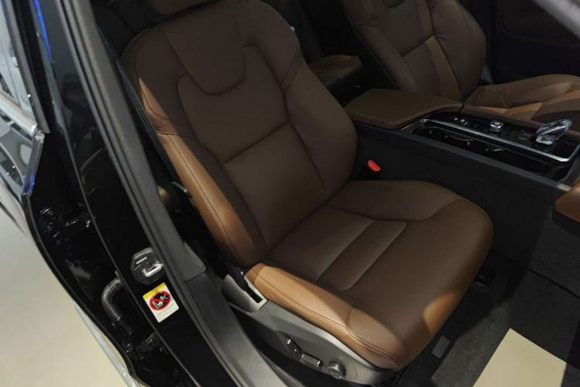 Used Volvo XC90 2025 B5 SmartDrive Luxury Edition 7-Seater Right Front Seat