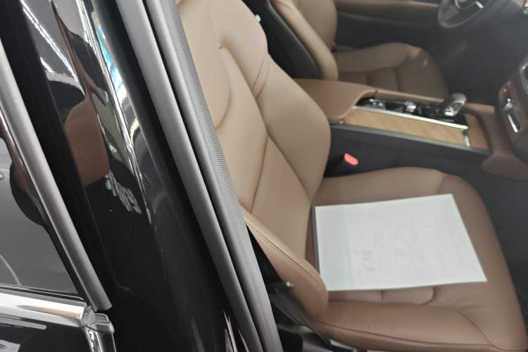 Used Volvo XC90 2025 B5 SmartDrive Luxury Edition 5 Seats Right Front Seat