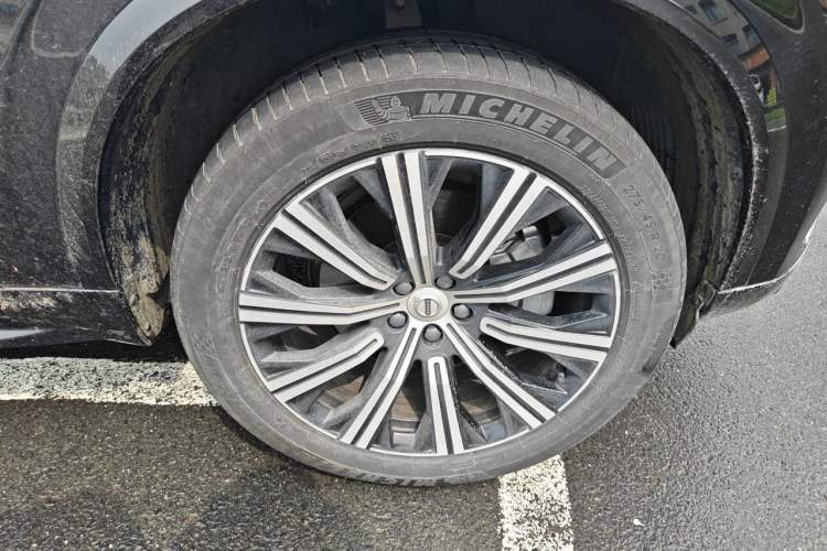 Used Volvo XC90 2025 B5 SmartDrive Luxury Edition 5 Seats Right Front Wheel Hub