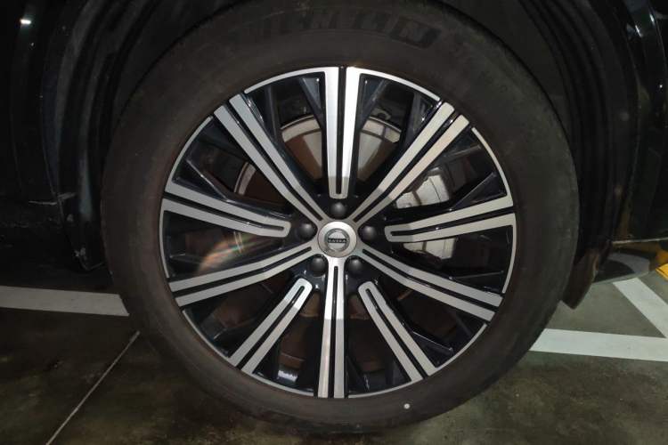 Used Volvo XC90 2025 B5 SmartDrive Luxury Edition 5 Seats Right Front Wheel Hub