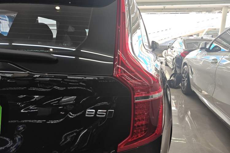 Used Volvo XC90 2025 B5 SmartDrive Luxury Edition 5 Seats Right Rear Taillight