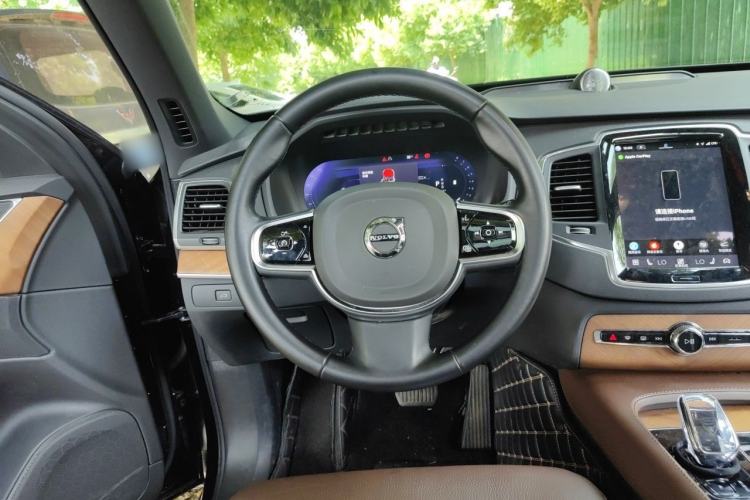 Used Volvo XC90 2025 B5 SmartDrive Luxury Edition 5 Seats Steering Wheel