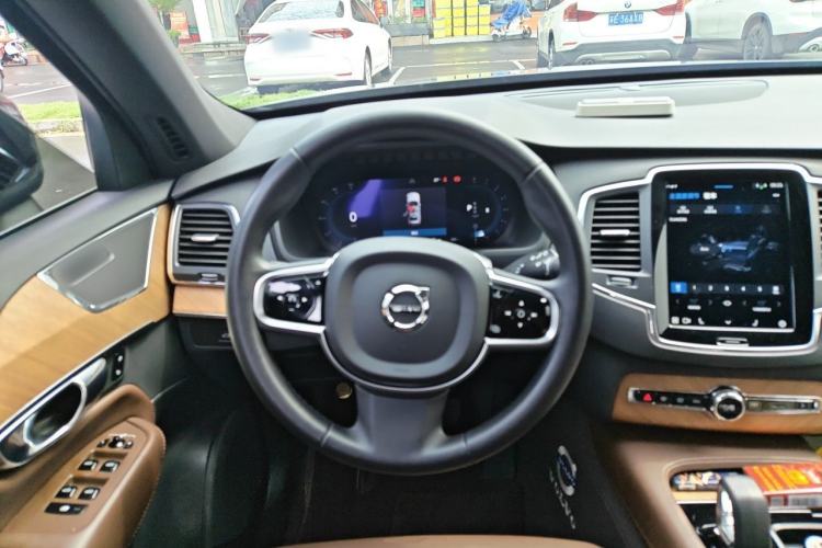 Used Volvo XC90 2025 B5 SmartDrive Luxury Edition 5 Seats Steering Wheel
