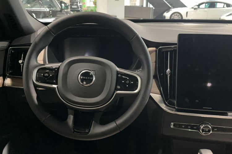 Used Volvo XC90 2025 Facelifted B5 Zhiyi Luxury Edition 5 Seats Steering Wheel