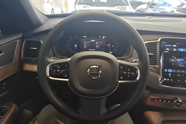 Used Volvo XC90 2025 B5 SmartDrive Luxury Edition 5 Seats Steering Wheel
