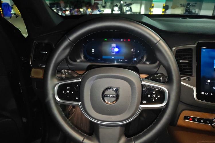 Used Volvo XC90 2025 B5 SmartDrive Luxury Edition 5 Seats Steering Wheel