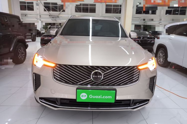 Used Volvo XC90 2025 Facelifted B6 Zhiyuan Luxury Version with 6 Seats Front