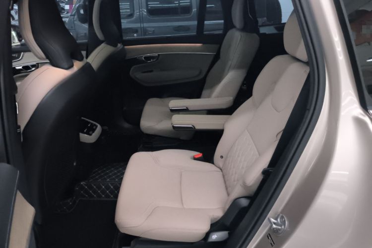 Used Volvo XC90 2025 Facelifted B6 Zhiyuan Luxury Version with 6 Seats Left Rear Seat