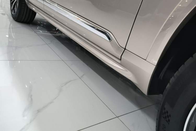 Used Volvo XC90 2025 Facelifted B6 Zhiyuan Luxury Version with 6 Seats Right Side Sill