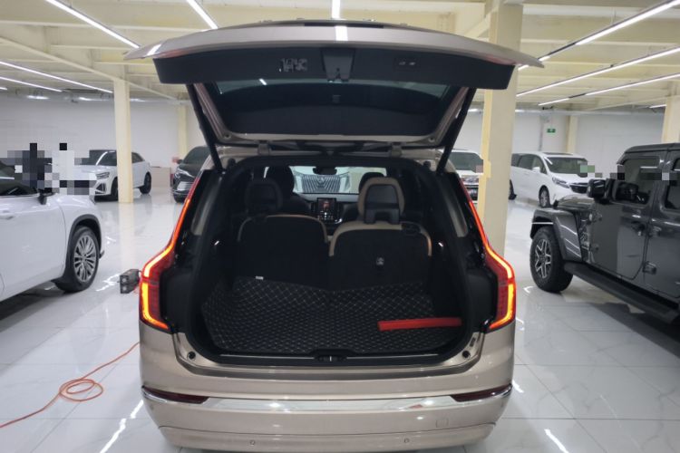 Used Volvo XC90 2025 Facelifted B6 Zhiyuan Luxury Version with 6 Seats Trunk
