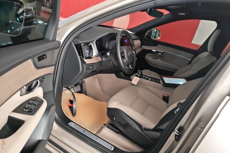 Used Volvo XC90 2025 Facelifted B5 Zhiyi Luxury Edition 5 Seats Driver Seat