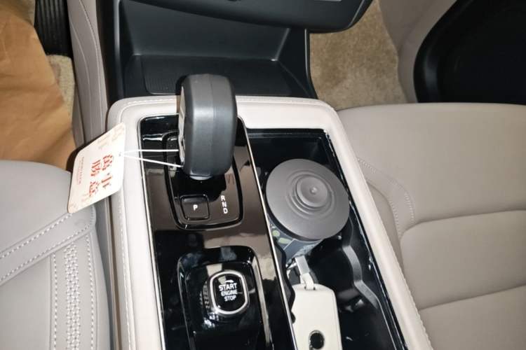 Used Volvo XC90 2025 Facelifted B5 Zhiyi Luxury Edition 5 Seats Gear Lever