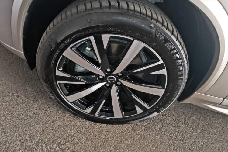 Used Volvo XC90 2025 Facelifted B5 Zhiyi Luxury Edition 5 Seats Left Front Wheel Hub