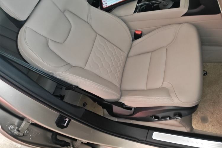 Used Volvo XC90 2025 Facelifted B5 Zhiyi Luxury Edition 5 Seats Right Front Seat