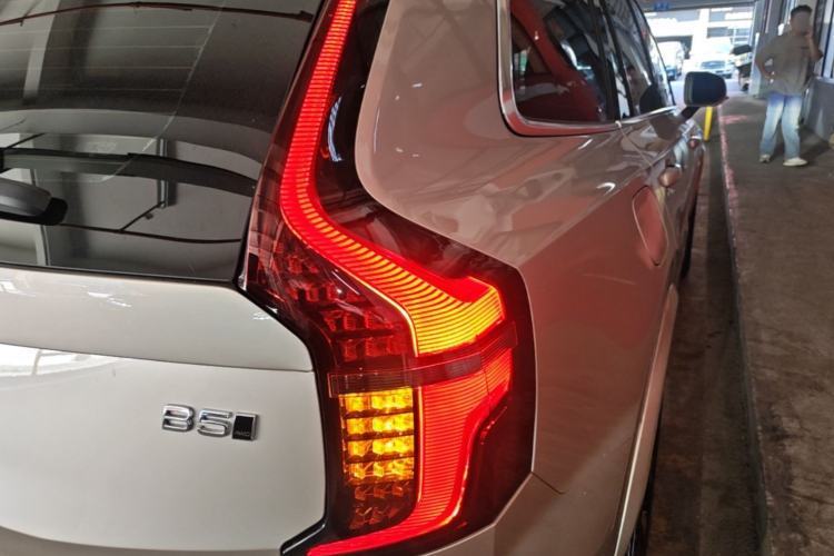 Used Volvo XC90 2025 Facelifted B5 Zhiyi Luxury Edition 5 Seats Right Rear Taillight