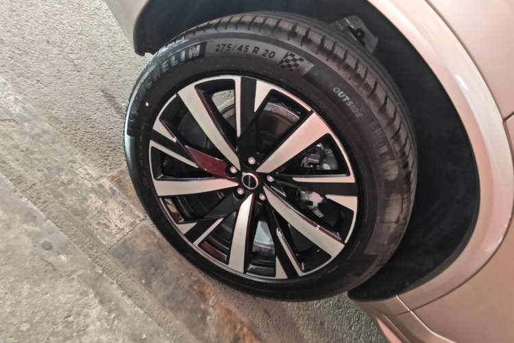 Used Volvo XC90 2025 Facelifted B5 Zhiyi Luxury Edition 5 Seats Right Rear Wheel Hub