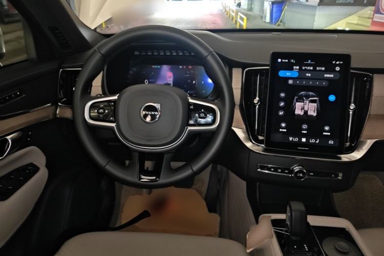 Used Volvo XC90 2025 Facelifted B5 Zhiyi Luxury Edition 5 Seats Steering Wheel