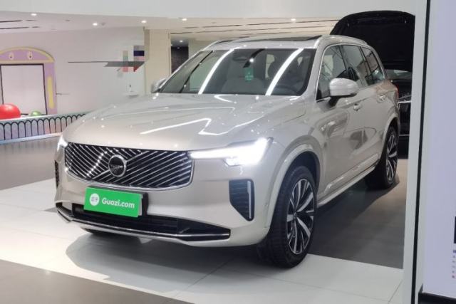 Used Volvo XC90 2025 Facelifted B6 Zhiyuan Luxury Version with 6 Seats