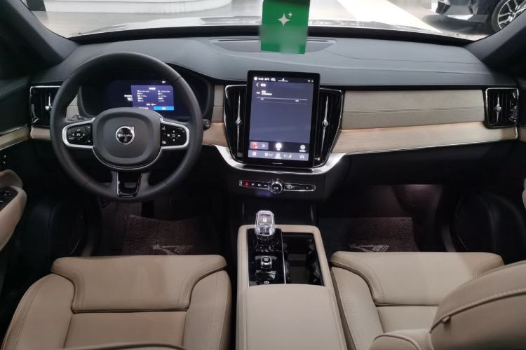 Used Volvo XC90 2025 Facelifted B6 Zhiyuan Luxury Version with 6 Seats Center Console