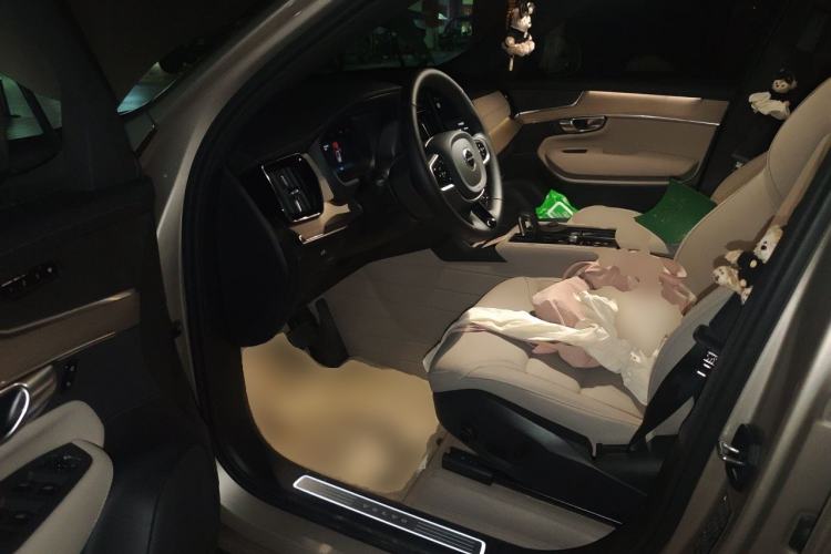 Used Volvo XC90 2025 Facelifted B5 Zhiyi Luxury Edition 5 Seats Driver Seat