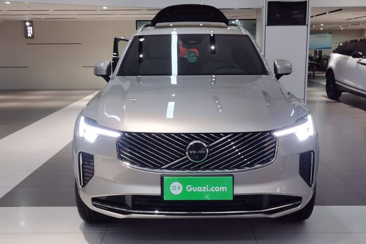Used Volvo XC90 2025 Facelifted B6 Zhiyuan Luxury Version with 6 Seats Front