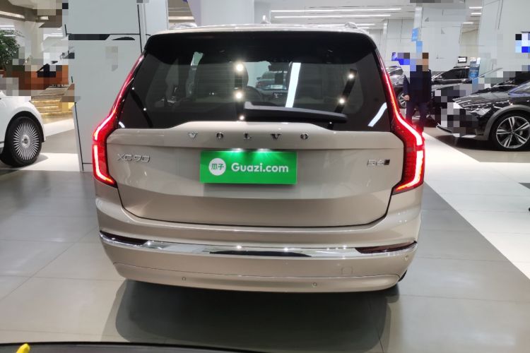 Used Volvo XC90 2025 Facelifted B6 Zhiyuan Luxury Version with 6 Seats Rear