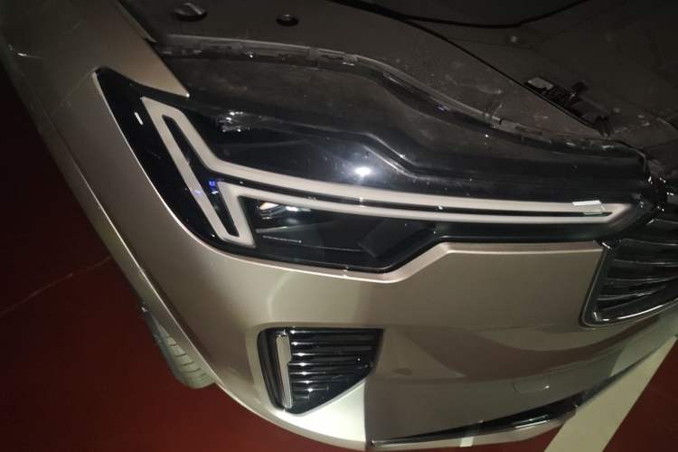 Used Volvo XC90 2025 Facelifted B5 Zhiyi Luxury Edition 5 Seats Right Front Headlight