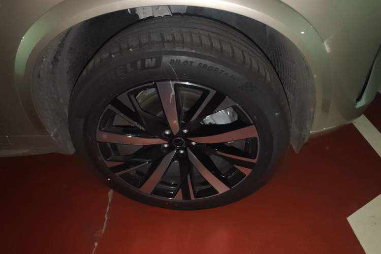Used Volvo XC90 2025 Facelifted B5 Zhiyi Luxury Edition 5 Seats Right Front Wheel Hub