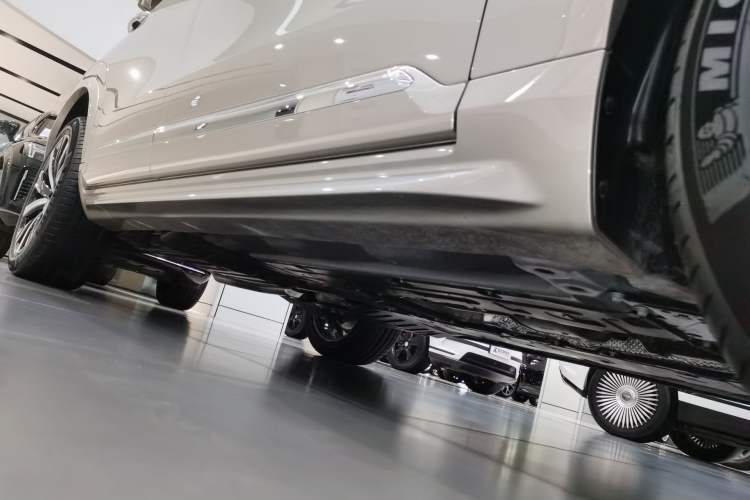 Used Volvo XC90 2025 Facelifted B6 Zhiyuan Luxury Version with 6 Seats Right Side Sill