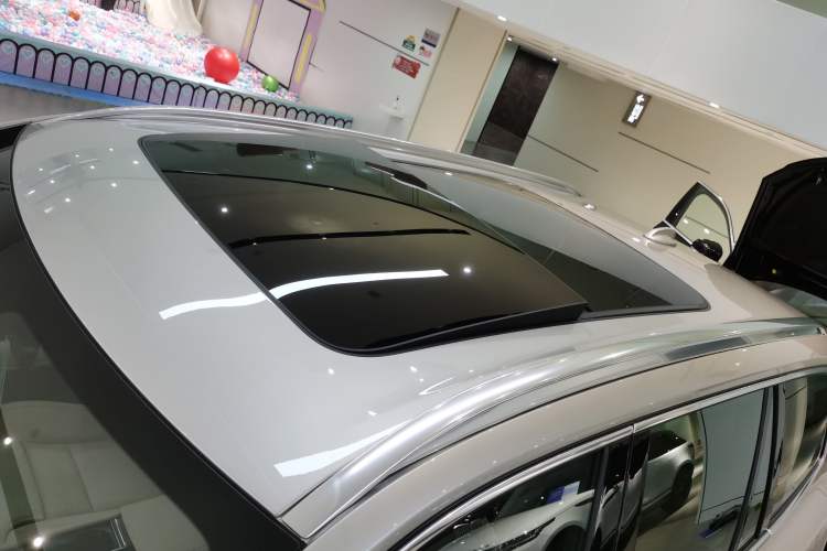 Used Volvo XC90 2025 Facelifted B6 Zhiyuan Luxury Version with 6 Seats Roof