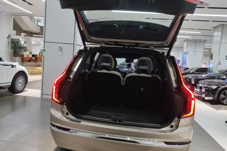 Used Volvo XC90 2025 Facelifted B6 Zhiyuan Luxury Version with 6 Seats Trunk