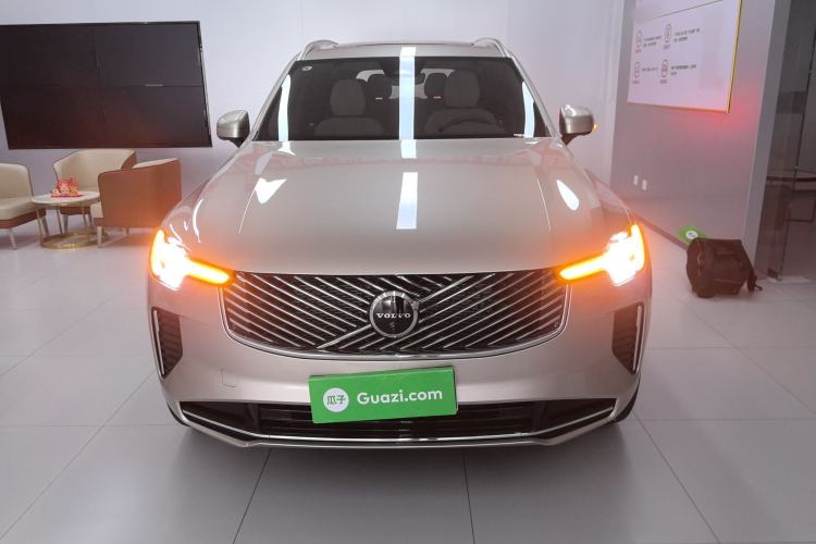 Used Volvo XC90 2025 Facelifted B6 Zhiyuan Luxury Version with 6 Seats Front