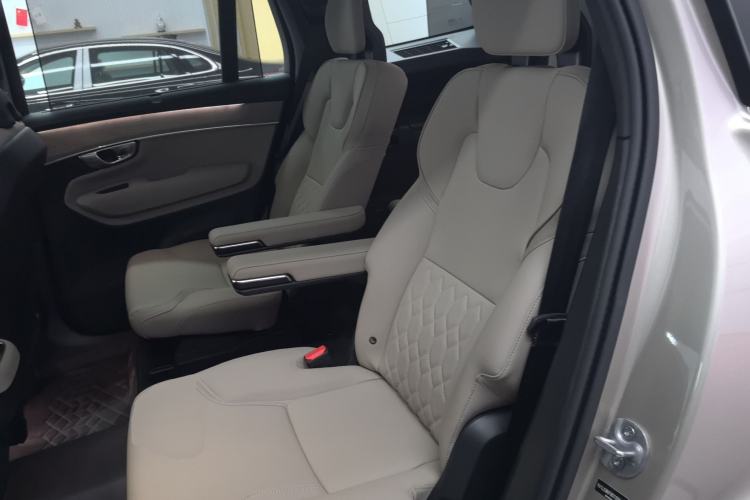 Used Volvo XC90 2025 Facelifted B6 Zhiyuan Luxury Version with 6 Seats Left Rear Seat
