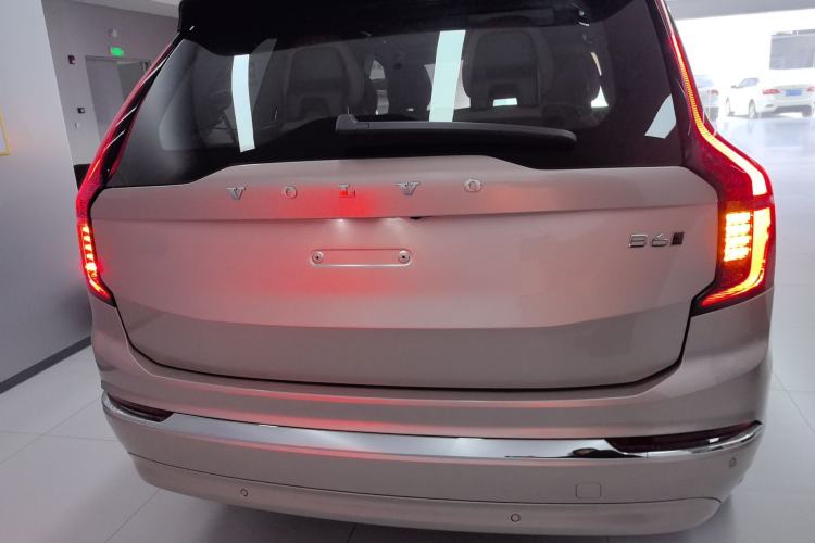 Used Volvo XC90 2025 Facelifted B6 Zhiyuan Luxury Version with 6 Seats Rear
