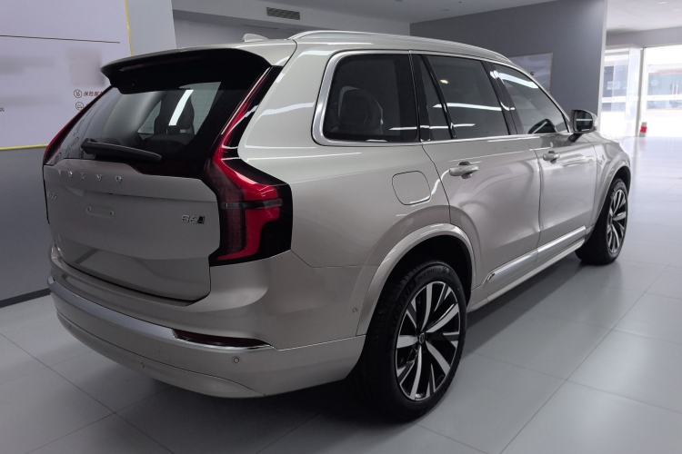 Used Volvo XC90 2025 Facelifted B6 Zhiyuan Luxury Version with 6 Seats Rear Right 45 Deg