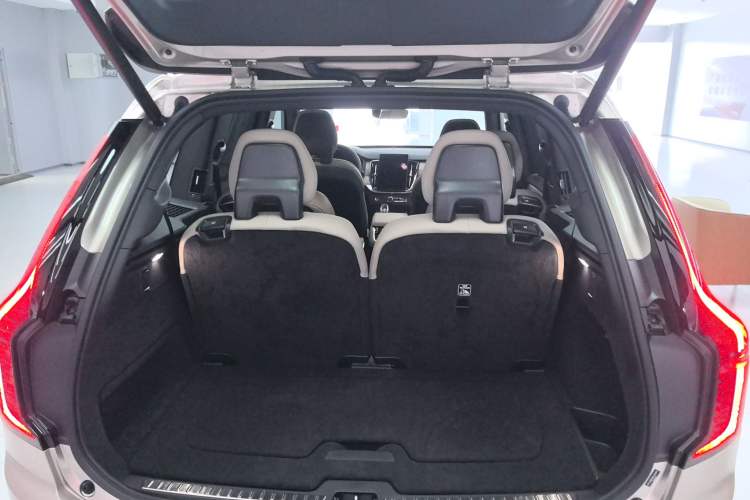 Used Volvo XC90 2025 Facelifted B6 Zhiyuan Luxury Version with 6 Seats Trunk