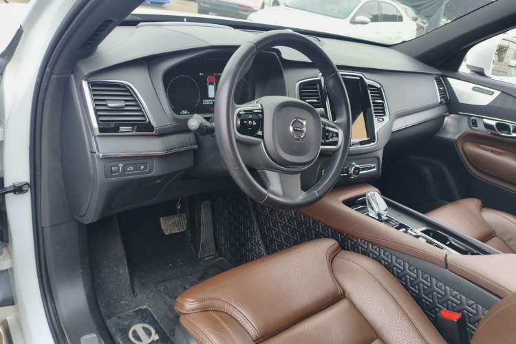 Used Volvo XC90 New Energy 2021 E-Drive Hybrid T8 Luxury Flagship 7-Seater Center Console