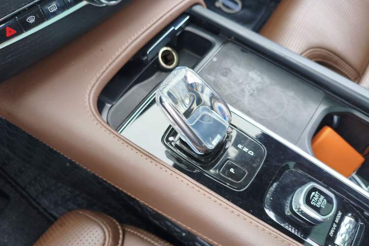 Used Volvo XC90 New Energy 2021 E-Drive Hybrid T8 Luxury Flagship 7-Seater Gear Lever