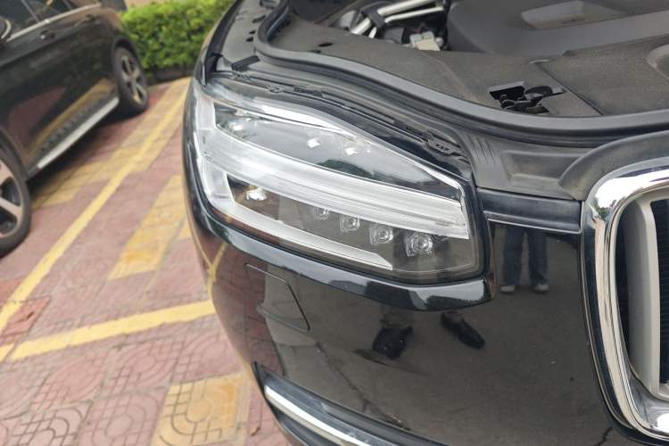 Used Volvo XC90 New Energy 2017 E-Drive Hybrid T8 Prestige 7-Seater Right Front Headlight