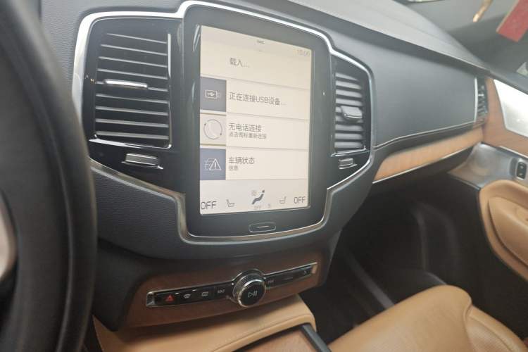 Used Volvo XC90 New Energy 2018 E-Drive Hybrid T8 Prestige 7-Seater Audio And AC Panel