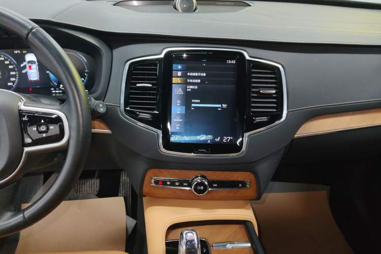 Used Volvo XC90 New Energy 2018 E-Drive Hybrid T8 Prestige 7-Seater Audio And AC Panel
