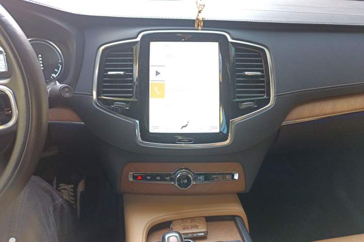 Used Volvo XC90 New Energy 2018 E-Drive Hybrid T8 Prestige 7-Seater Audio And AC Panel