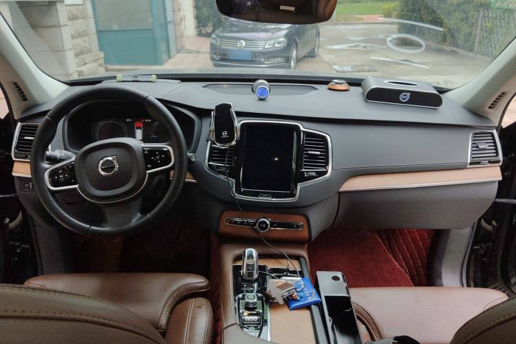 Used Volvo XC90 New Energy 2018 E-Drive Hybrid T8 Prestige 7-Seater Center Console