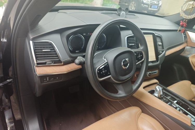 Used Volvo XC90 New Energy 2018 E-Drive Hybrid T8 Prestige 7-Seater Center Console