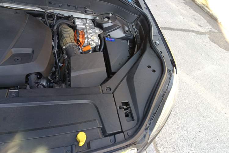 Used Volvo XC90 New Energy 2018 E-Drive Hybrid T8 Prestige 7-Seater Engine Bay Left