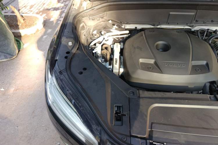 Used Volvo XC90 New Energy 2018 E-Drive Hybrid T8 Prestige 7-Seater Engine Bay Right