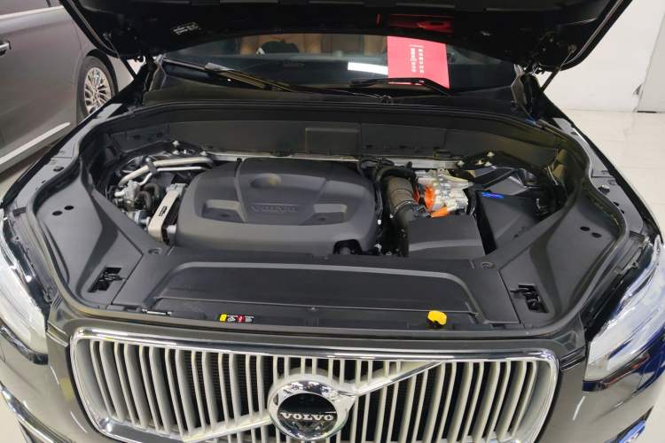 Used Volvo XC90 New Energy 2018 E-Drive Hybrid T8 Prestige 7-Seater Engine Bay